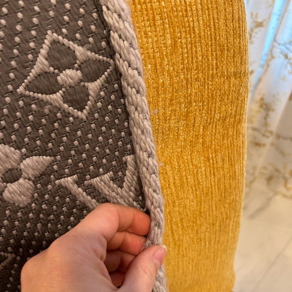 Louis Vuitton wool scarf 100% authentic - Picture 9 of 9